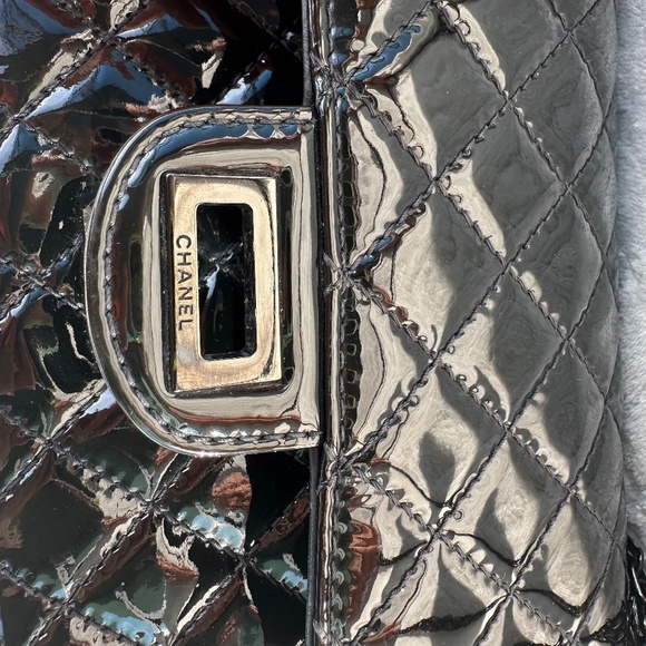 CHANEL 2.55 Reissue 225 Black Patent Quilted Calfskin Shoulder Bag - Picture 16 of 16